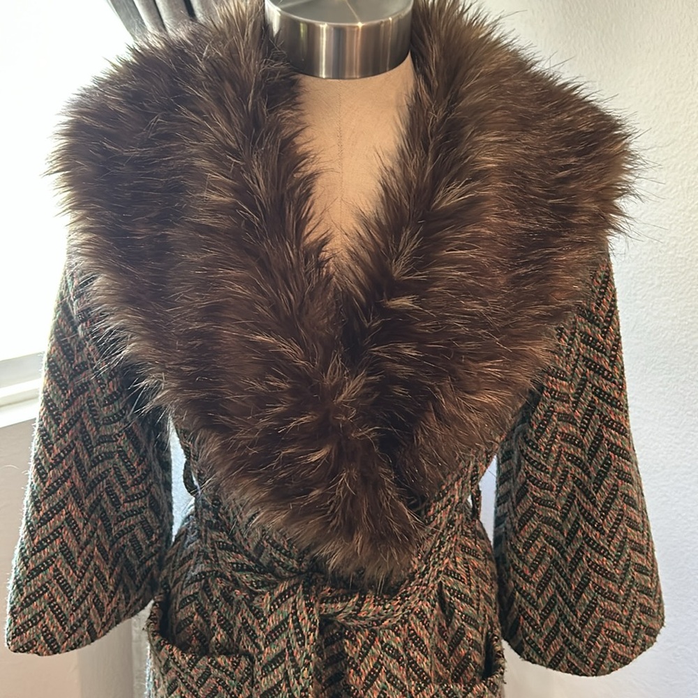 Forever 21 vintage looking faux collar coat. - Picture 2 of 5